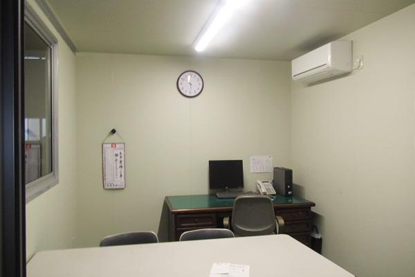 工場内の打ち合わせ室及び休憩室の設置工事